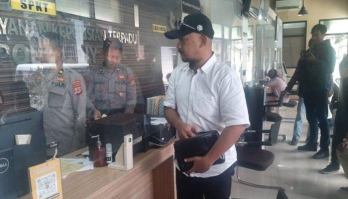relawan-projo-laporkan-butet-kertaredjasa-ke-polda-diy
