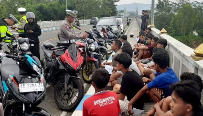 satlantas-polres-pacitan-gelar-razia