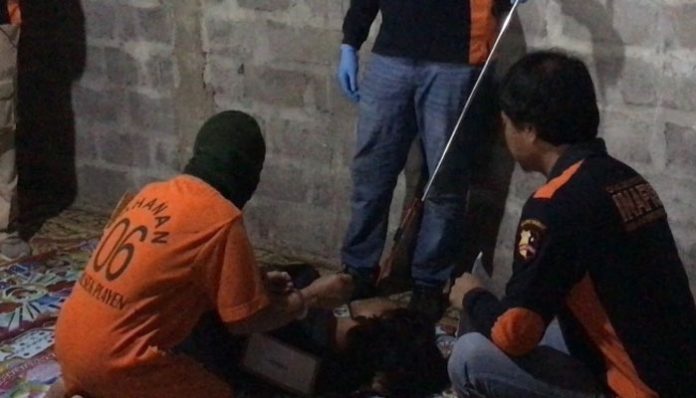 rekontruksi-kasus-suami-bunuh-istri-di-gk