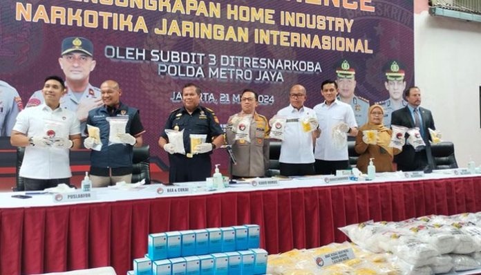 konferensi-pers-penggerebekan-home-imdustry-narkoba-bogor