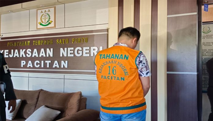 tersangka-kasus-penggelapan-uang-nasabah-bri-pacitan