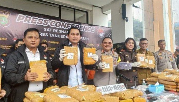 barang-bukti-ganja-104-kg-di-tangerang