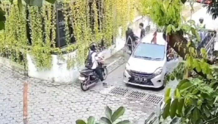 pengemudi-mobil-aniaya-pemotor