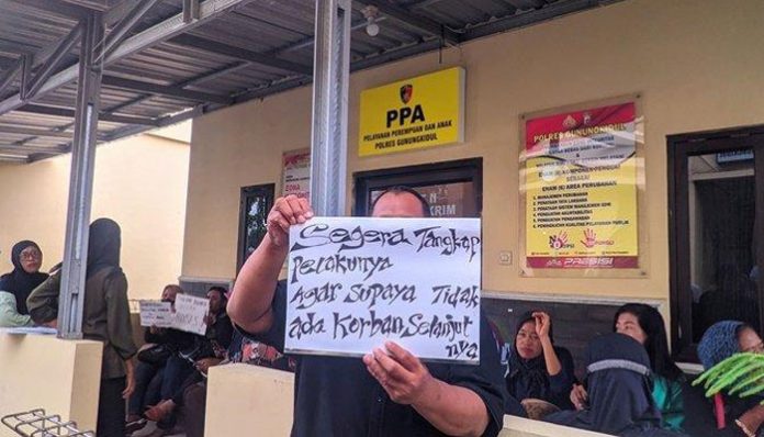 puluhan-warga-datangi-polres-gunungkidul