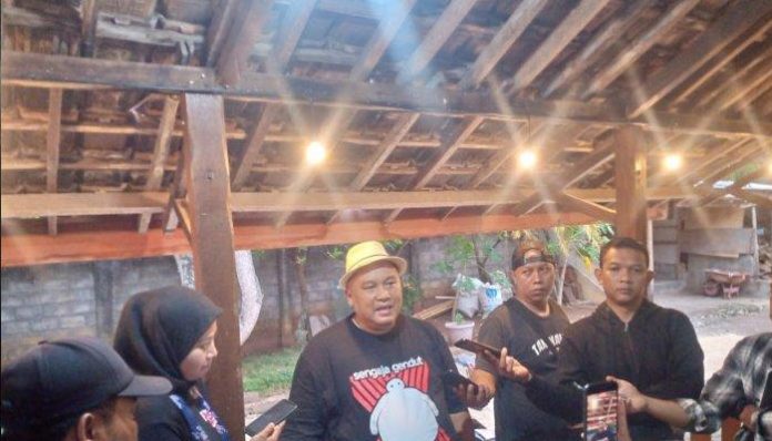 seniman-gk-dukung-paslon-sutrisna