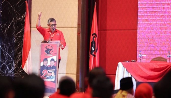 hasto-dibela-1000-pengacara