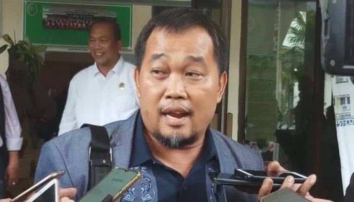 maki-tentang-pagar-laut