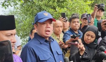 Menteri ATR/BPN Nusron Wahid saat sambangi pantai Anom, Desa Kohod, kecamatan Pakuhaji Tangerang