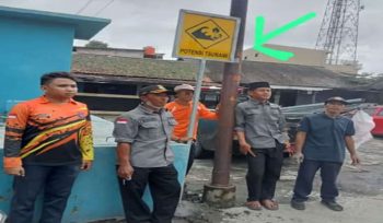 Plang peringatan tsunami
