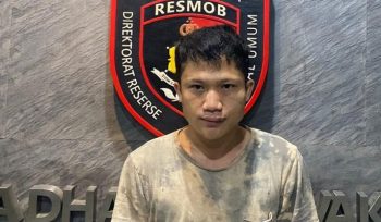 Tampang preman yang memalak hingga lempar kursi di konter HP Ciputat