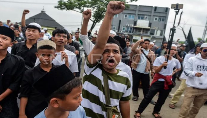 warga-demo-di-banten