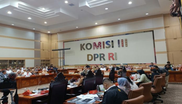 ruang-rapat-komisi-iii