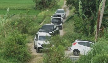 Ratusan mobil nyasar ke sawah karena ngikuti maps saat mau masuk to Purwomartani