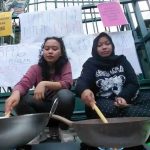 Massa Bara Puan Gelar Aksi Memasak Kemarahan Di Kantor Gubernur Jawa Tengah