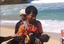 Satlinmas Rescue Istimewa II Baron Berhasil Selamatkan Dua Orang Wisatawan Yang Terseret Ombak Di Pantai Drini