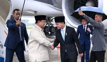 Presiden dan Wakil Presiden bersalaman