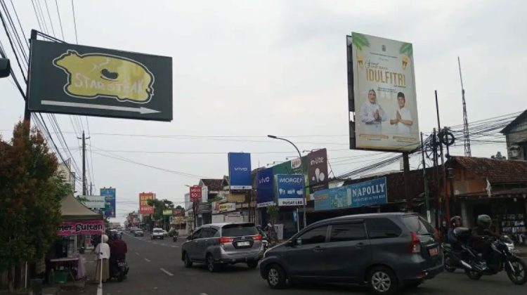 Penampakan reklame di jl Wonosari