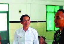 Gara-Gara Ciptakan Lagu Bupati Purwakarta Dapat Somasi Bupati Purwakarta Saepul Bahri Binzen (kemeja putih)